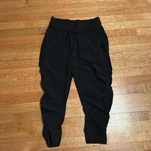 Athleta CROPPED Attitude pant- 4